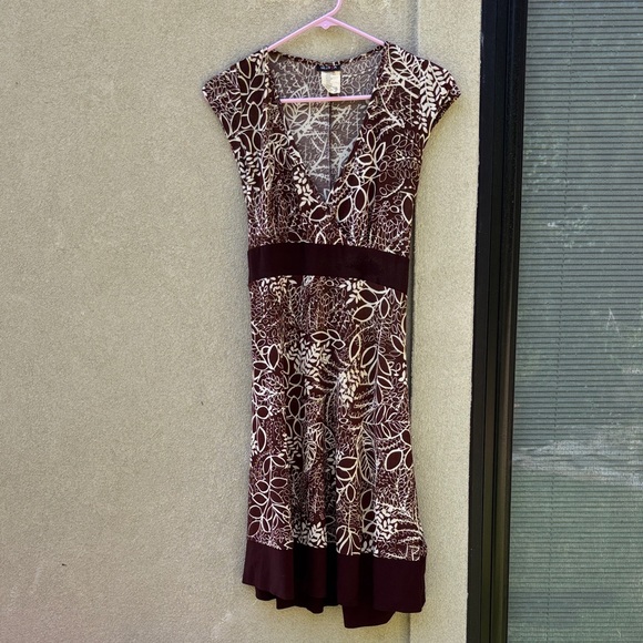 Elegant Brown Floral Dress - Picture 1 of 2